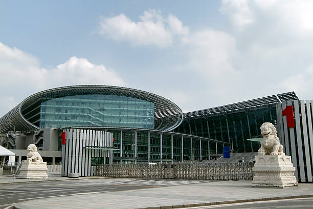 A wide view of the Canton Fair 2025 exhibition hall, filled with international trade booths and buyers exploring various industries.